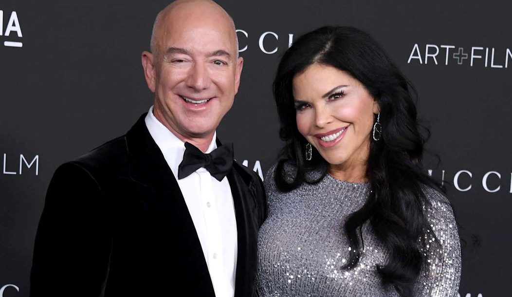 Jeff Bezos Publicly Confirms Relationship with Girlfriend Lauren Sanchez